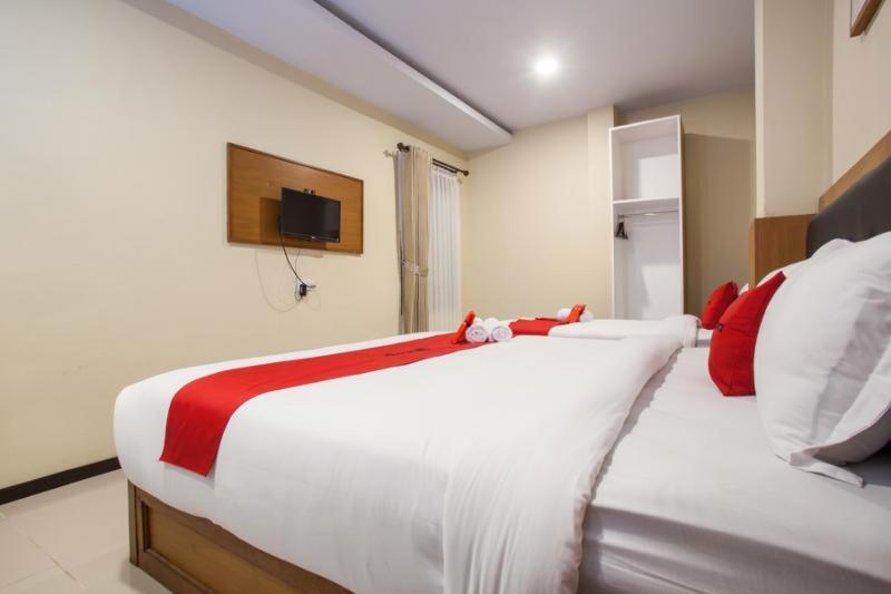 Reddoorz Premium @ Jalan Cengkeh Malang Hotel Room photo