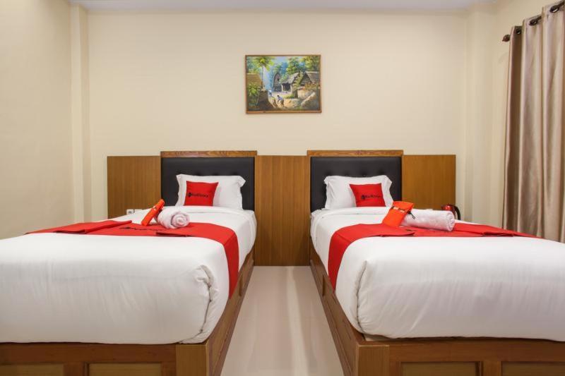 Reddoorz Premium @ Jalan Cengkeh Malang Hotel Room photo